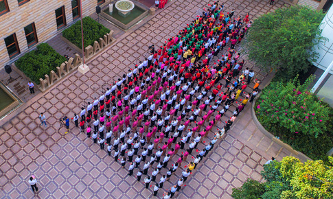 举行“不忘初心 切记使命”升旗仪式活动